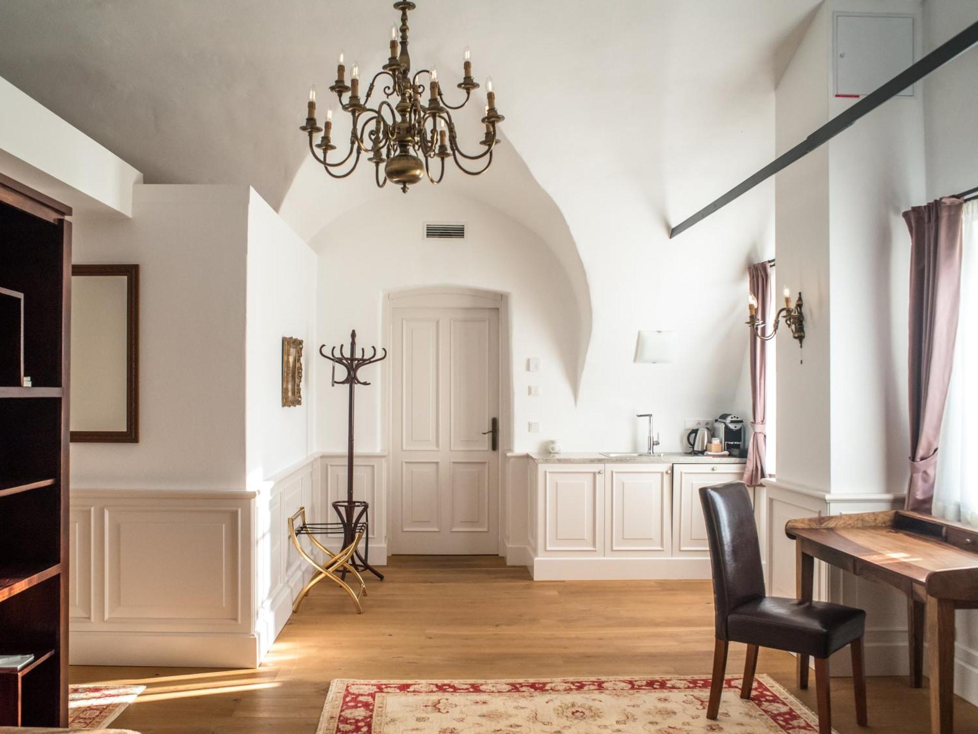 Schloss Thalheim Sankt Poelten Quarto foto